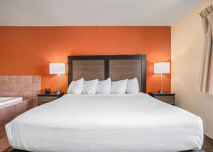 Days Inn & Suites By Wyndham Traverse City