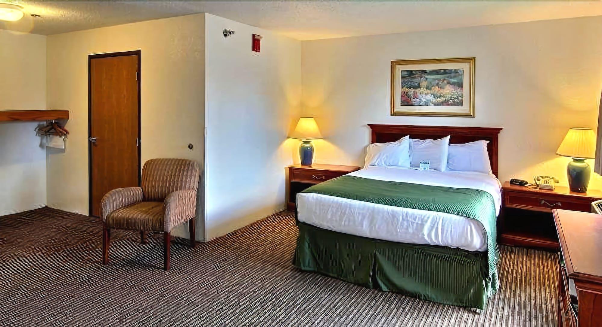 Hotel Days & By Wyndham Traverse 2*