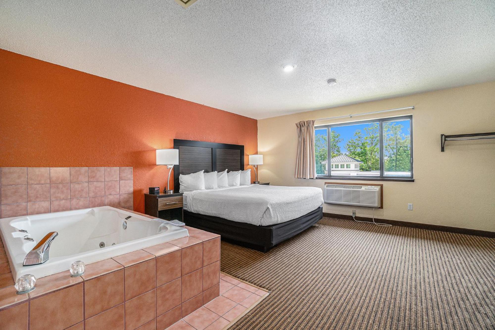 Days & By Wyndham Traverse Traverse City