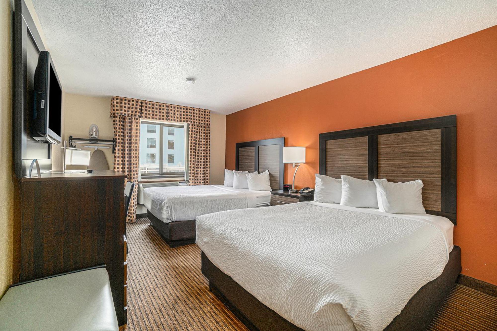 Days & By Wyndham Traverse